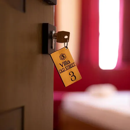 Old Street Otel *